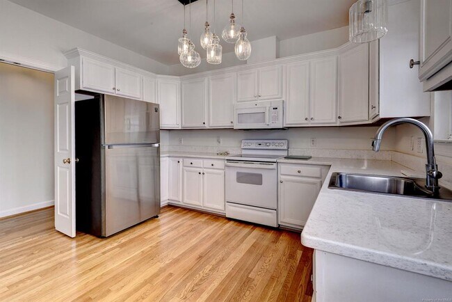 Building Photo - 8321 Barons Ct