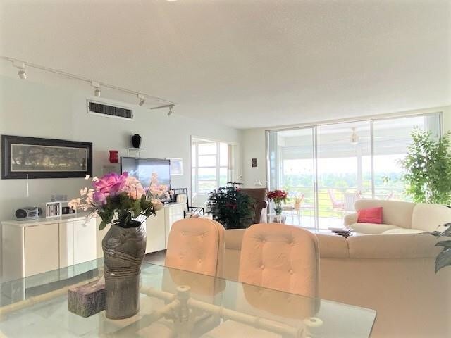 Building Photo - 2671 S Course Dr