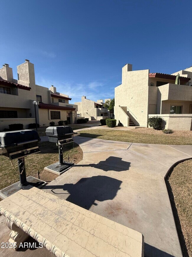 Building Photo - 2020 W Union Hills Dr