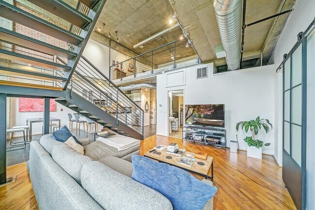 Building Photo - 640 Glen Iris Dr NE