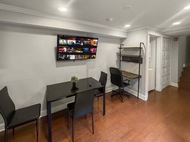 Building Photo - 606 S 2nd St