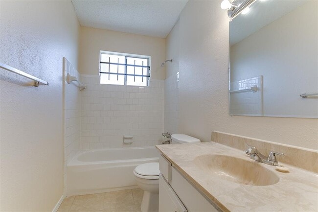 Building Photo - 5226 E Orem Dr