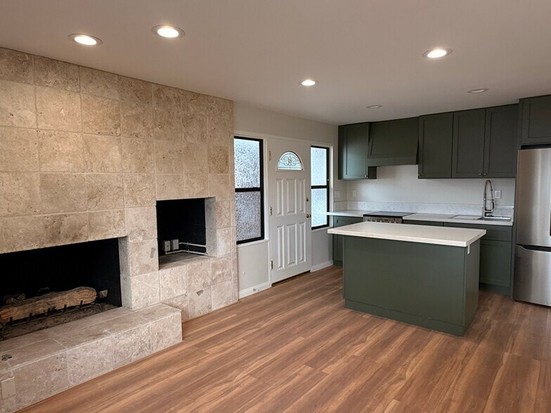 Building Photo - 4290 Dean Dr