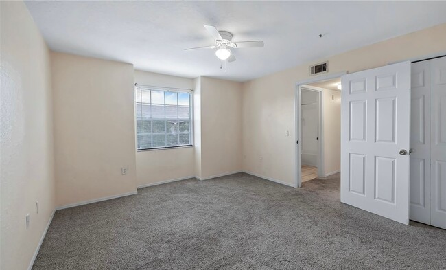 Building Photo - Spacious 2-Bed, 2-Bath Condo on the 3rd Fl...