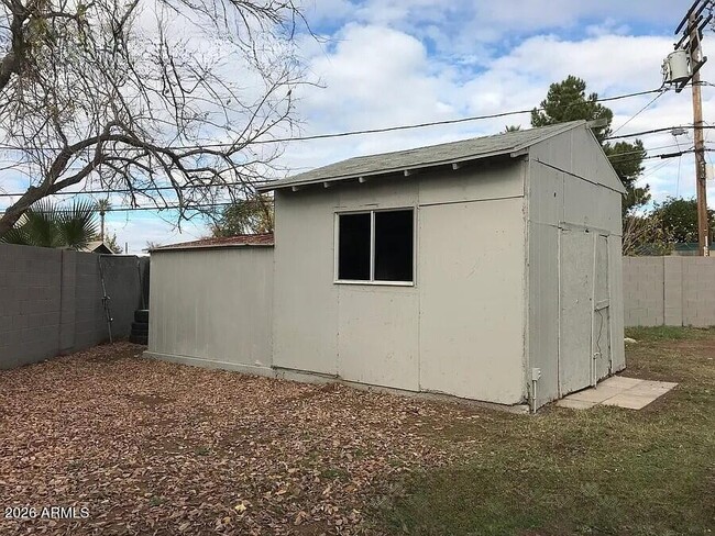 Building Photo - 8238 W Monroe St