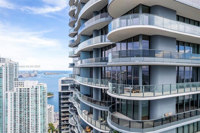 Building Photo - 1000 Brickell Plz