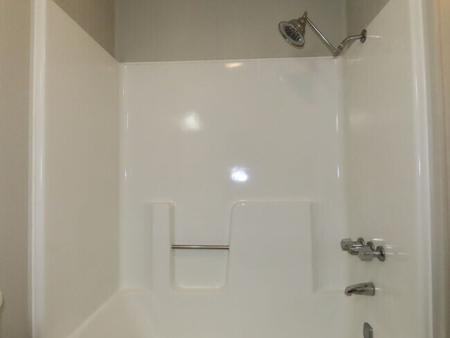Building Photo - 10556 Twin Oaks Dr