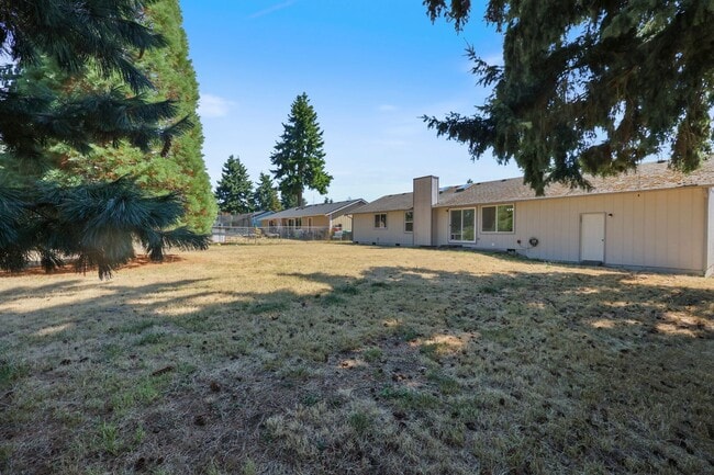 Building Photo - Move in ready - 3 bedrooms, 2 bath rambler...