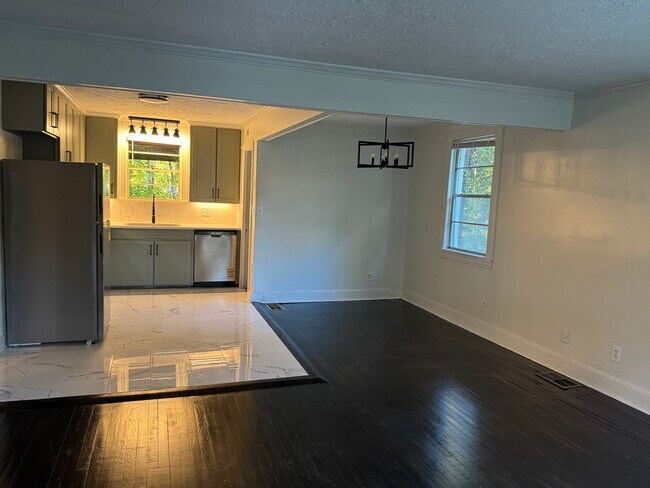 Building Photo - 130 Value Rd