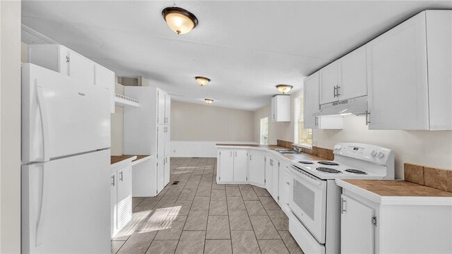 Building Photo - 8638 Gibson Oaks Dr