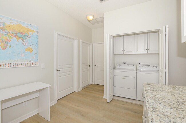 Building Photo - 649 NE Bent Paddle Ln