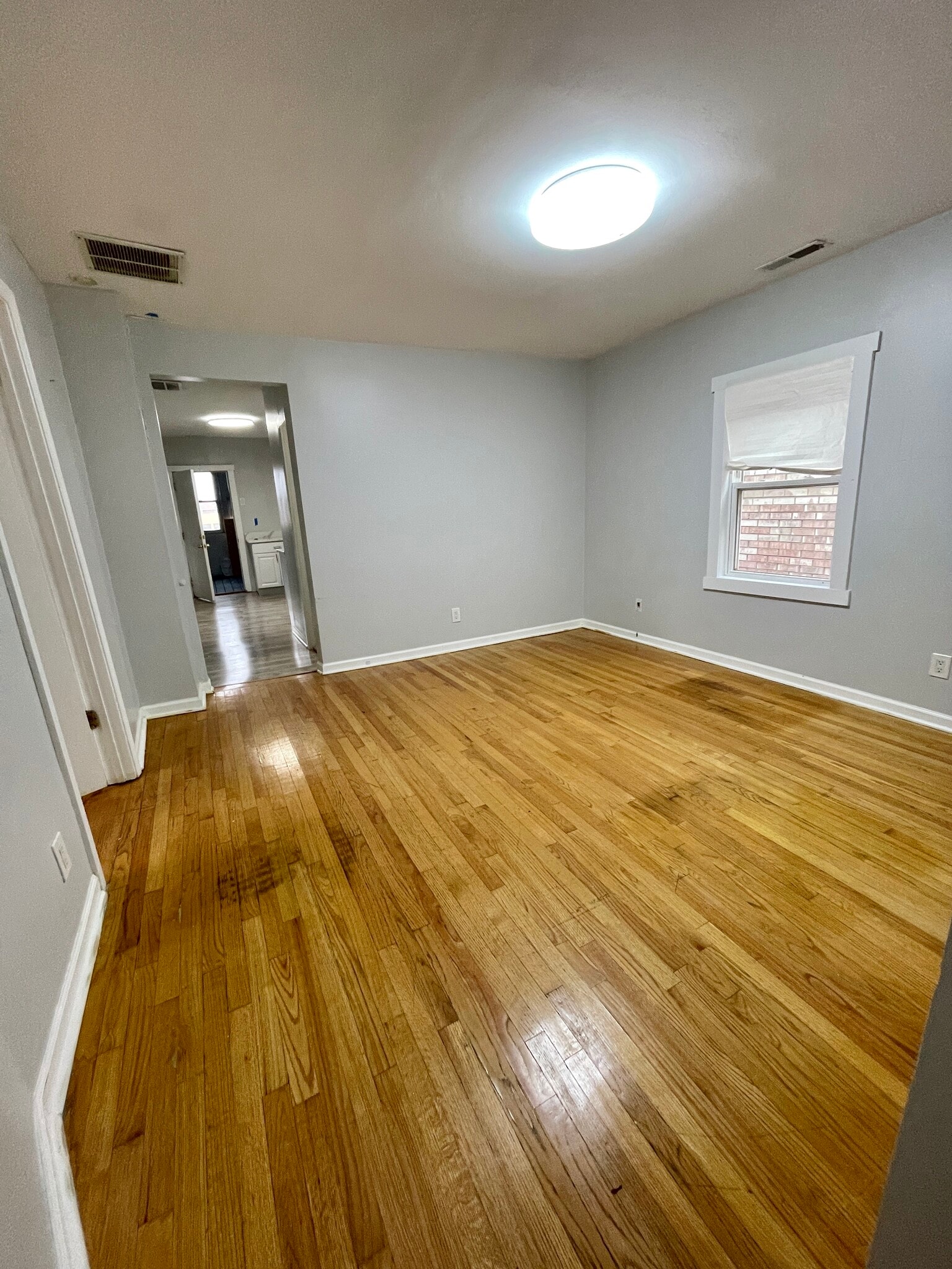 Building Photo - 5858 W Dakin St