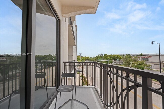 Building Photo - 301 Altara Ave