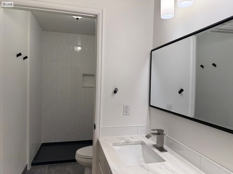 Master Bathroom 1 - 12943 Lafayette St
