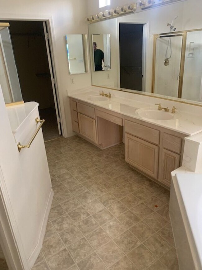 Building Photo - SINGLE LEVEL HOME FOR RENT