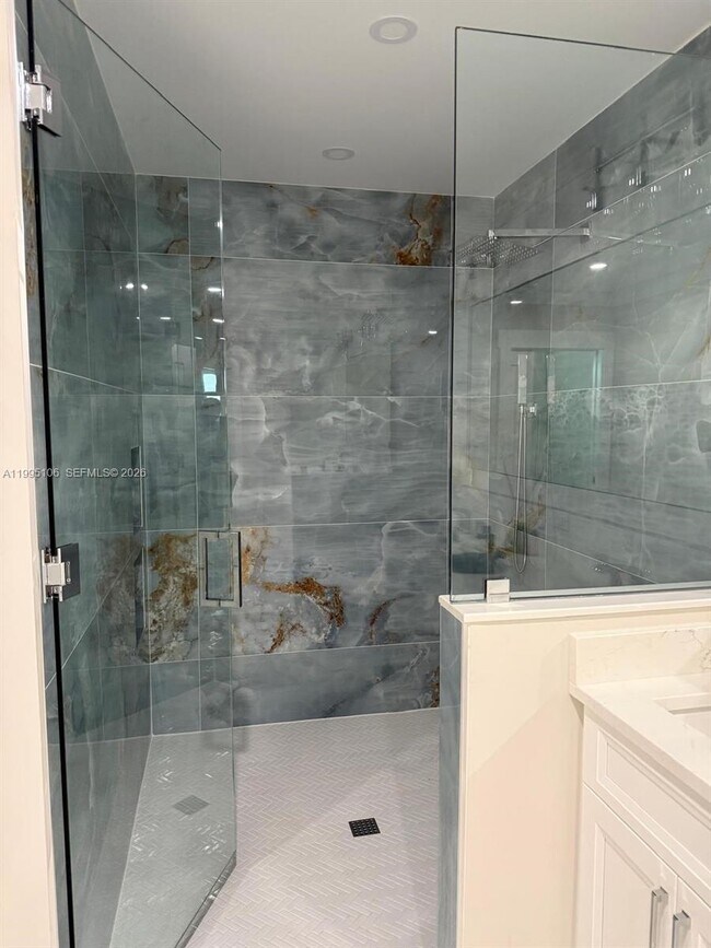 Building Photo - 55 N Sewalls Point Rd