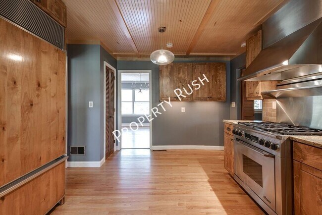 Building Photo - 303 Windmere Dr