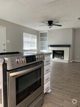 Building Photo - Newly Renovated Townhome!!