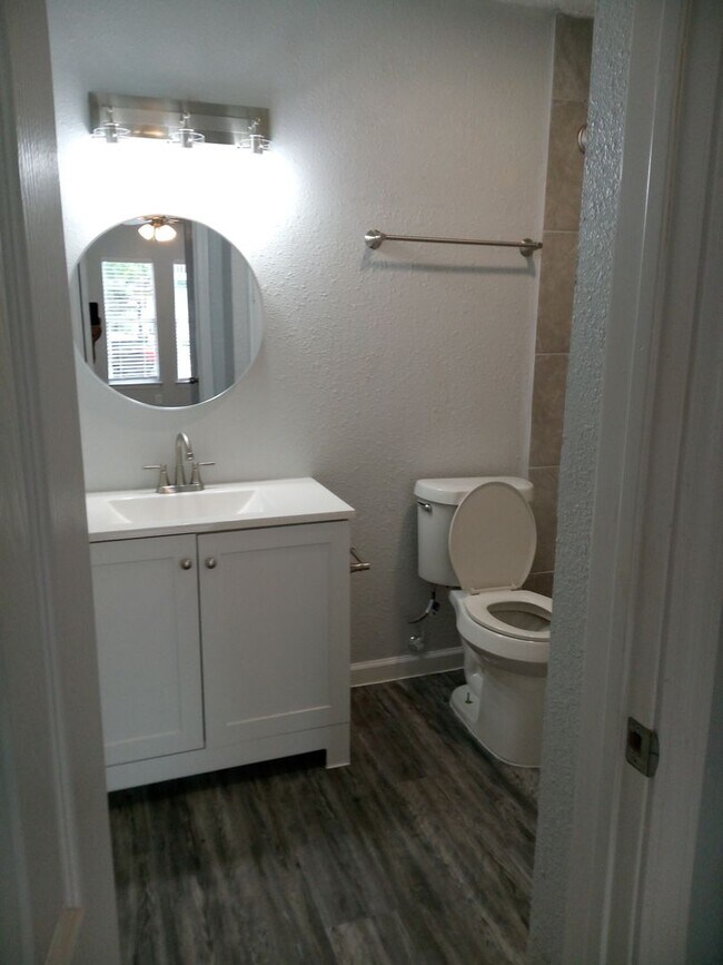 Building Photo - Modern 2-Bedroom Home in Heritage Neighbor...