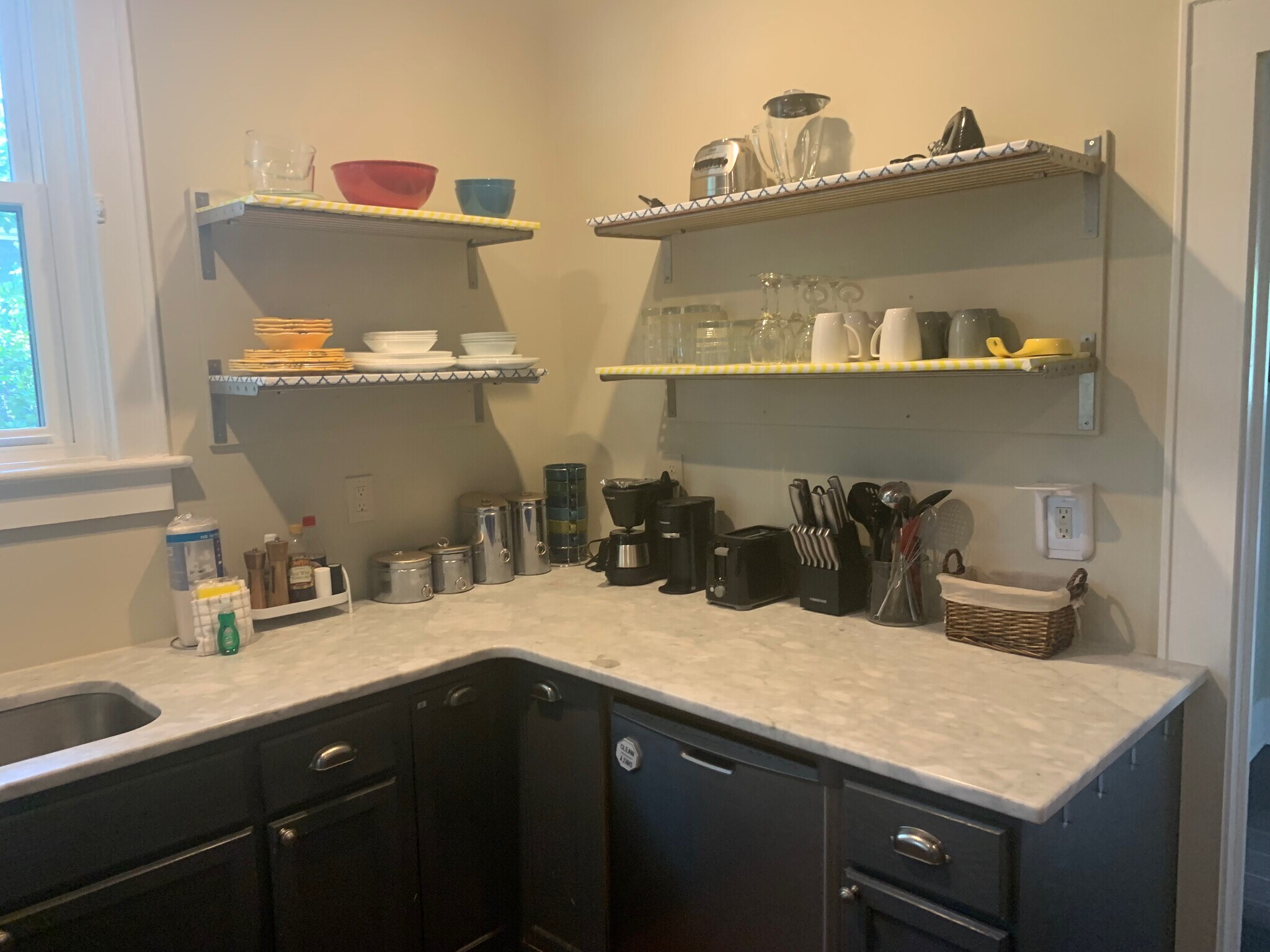 Kitchen Counter - 309 E 34th St