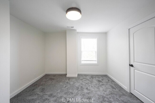 Building Photo - 428 N Bradley Ave