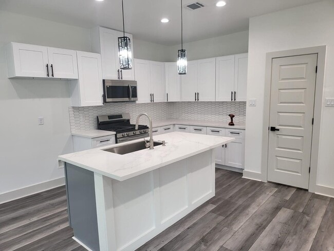 Building Photo - 4618 Davenport St