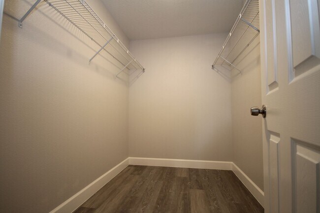 Building Photo - GORGEOUS 3 Bedroom, 2 Bathroom Home in Dun...