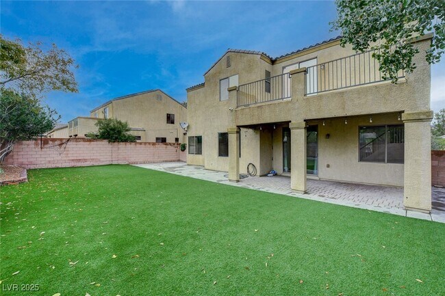 Building Photo - 8125 Chestnut Hollow Ave