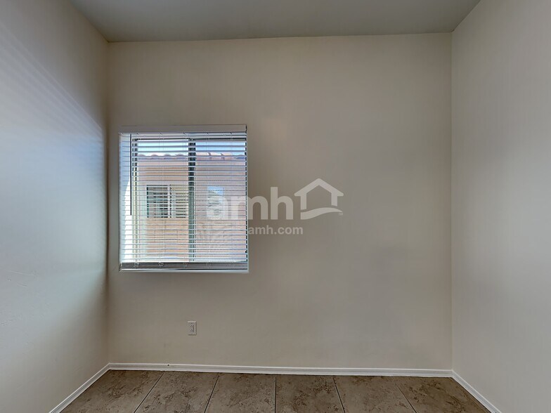 Building Photo - 350 E Calle Nacrita