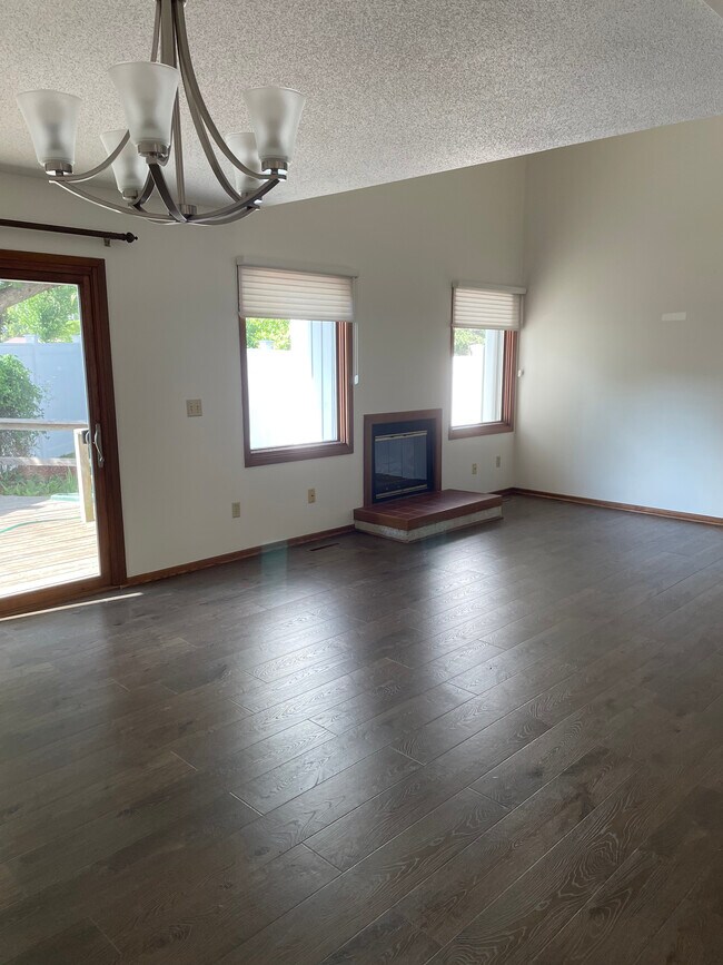 Building Photo - 1505 Little Bluestem Ct