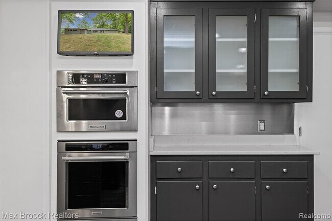 Building Photo - 3988 Lakeland Ln
