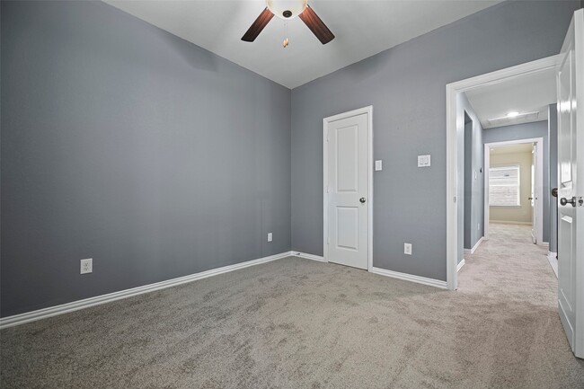 Building Photo - 2411 Lowndes Point