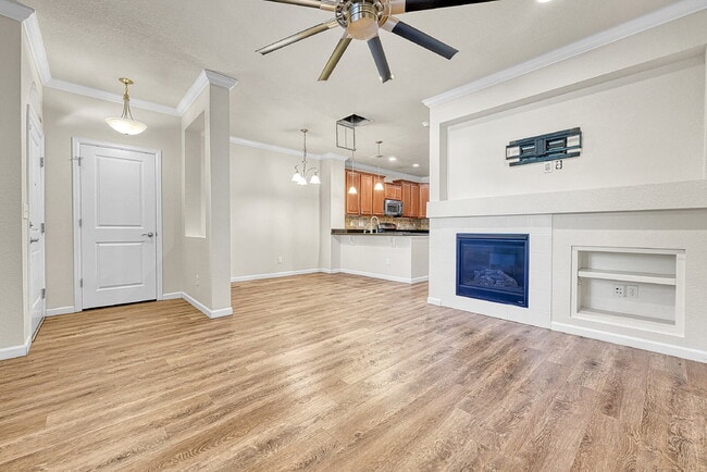 Building Photo - $2,699 - 2 Bed, 2.5 Bath Condo in Centenni...