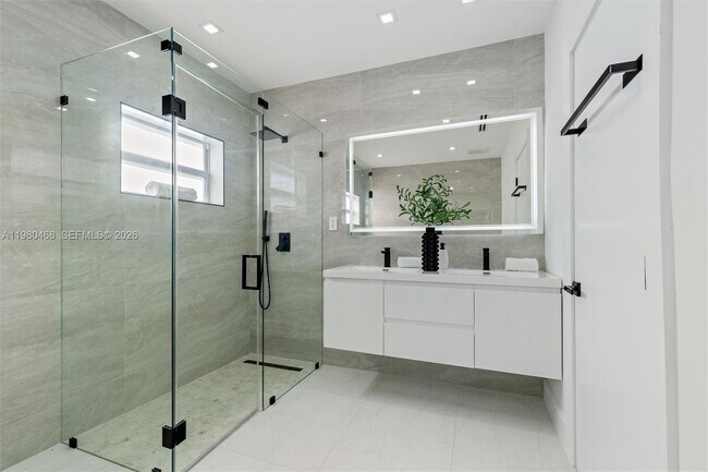 Building Photo - 1840 NE 199th St