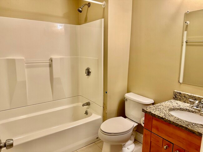 Building Photo - 76 Egmont St