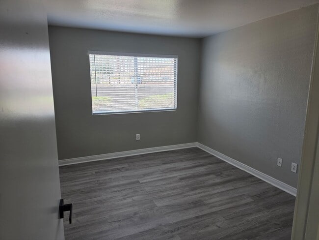 Building Photo - Charming 3 bed 2 bad located at Park 1