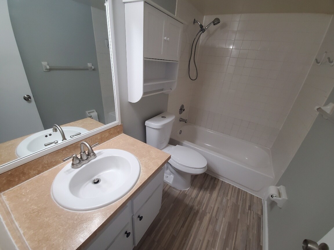 Building Photo - 2570 W 67th Pl