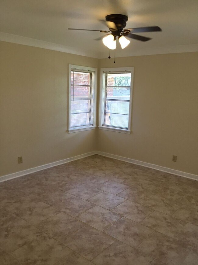 Building Photo - GORGEOUS 4/3 BROADMOOR HOME-UPDATED-MUST SEE