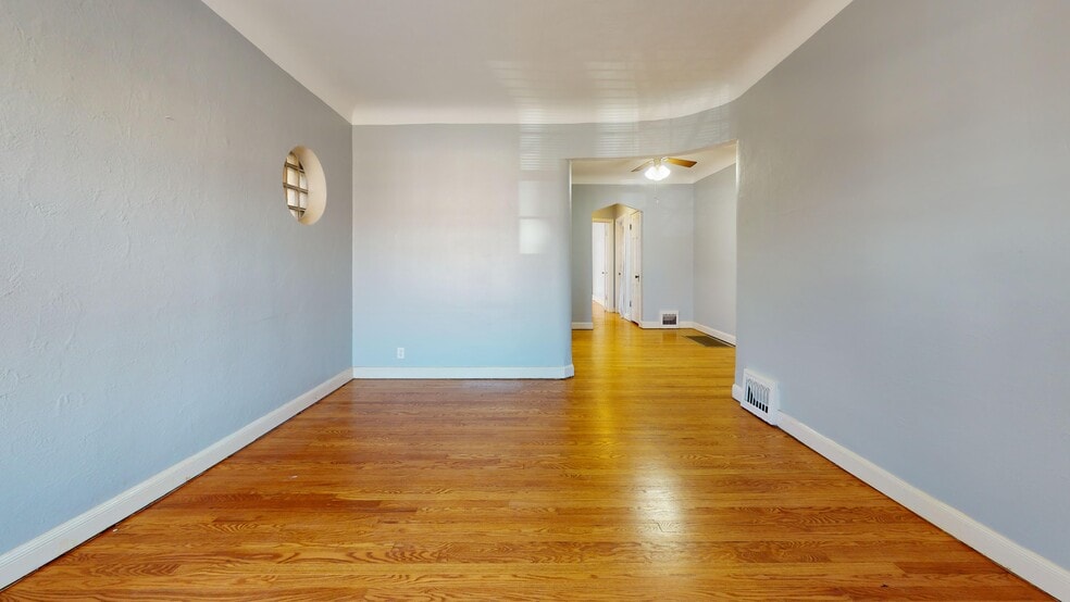 Building Photo - 5816 Mardel Ave