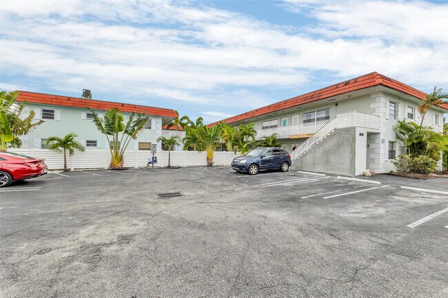 Building Photo - 2201 NE 36th St