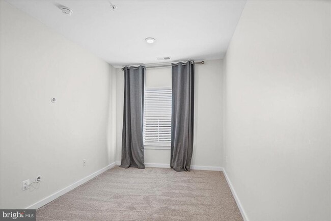 Building Photo - 6302 Greenleigh Ave