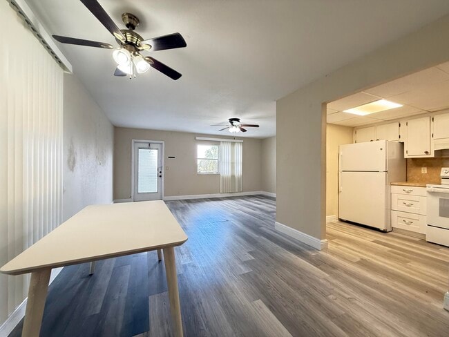 Building Photo - 323 Tuscany F