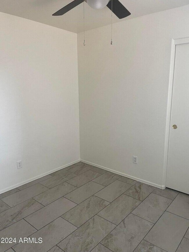 Building Photo - 1333 S 220th Dr