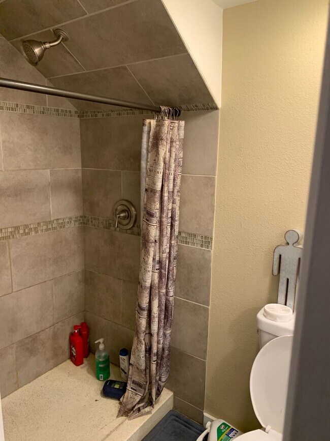 Building Photo - PRE-LEASING FOR JUNE