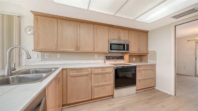 Building Photo - 515 Rousseau Dr