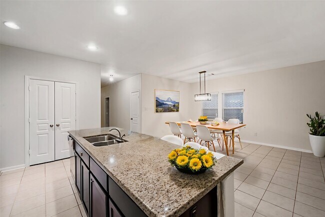 Building Photo - 2516 Pearl Ct