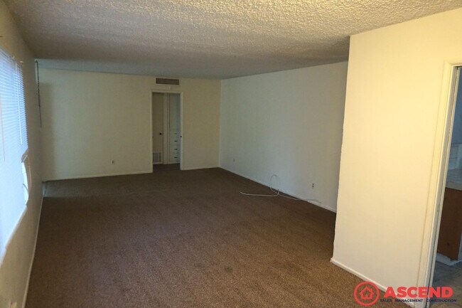 Building Photo - Spacious 3BD/2BA Home in Bakersfield's 93306 — Garage, Driveway, Backyard!