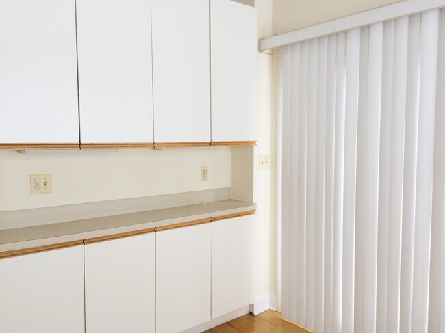 Kitchen - 54 Franklin Pl