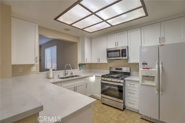 Building Photo - 732 N Siavohn Dr