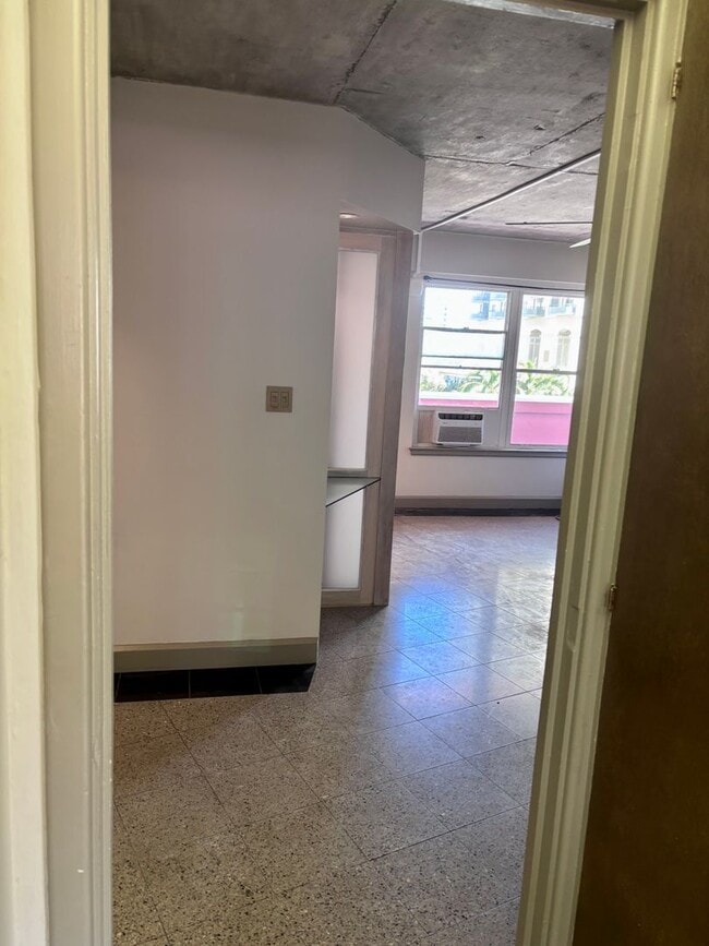 Building Photo - 2118 Kuhio Ave.